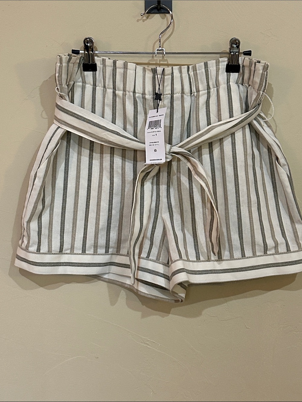 NWT BCBGeneration Striped Tie-Waist Shorts in Cream & Gray Sz S